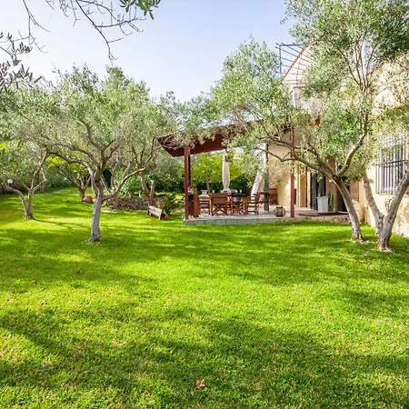 The Garden Willa Hanioti